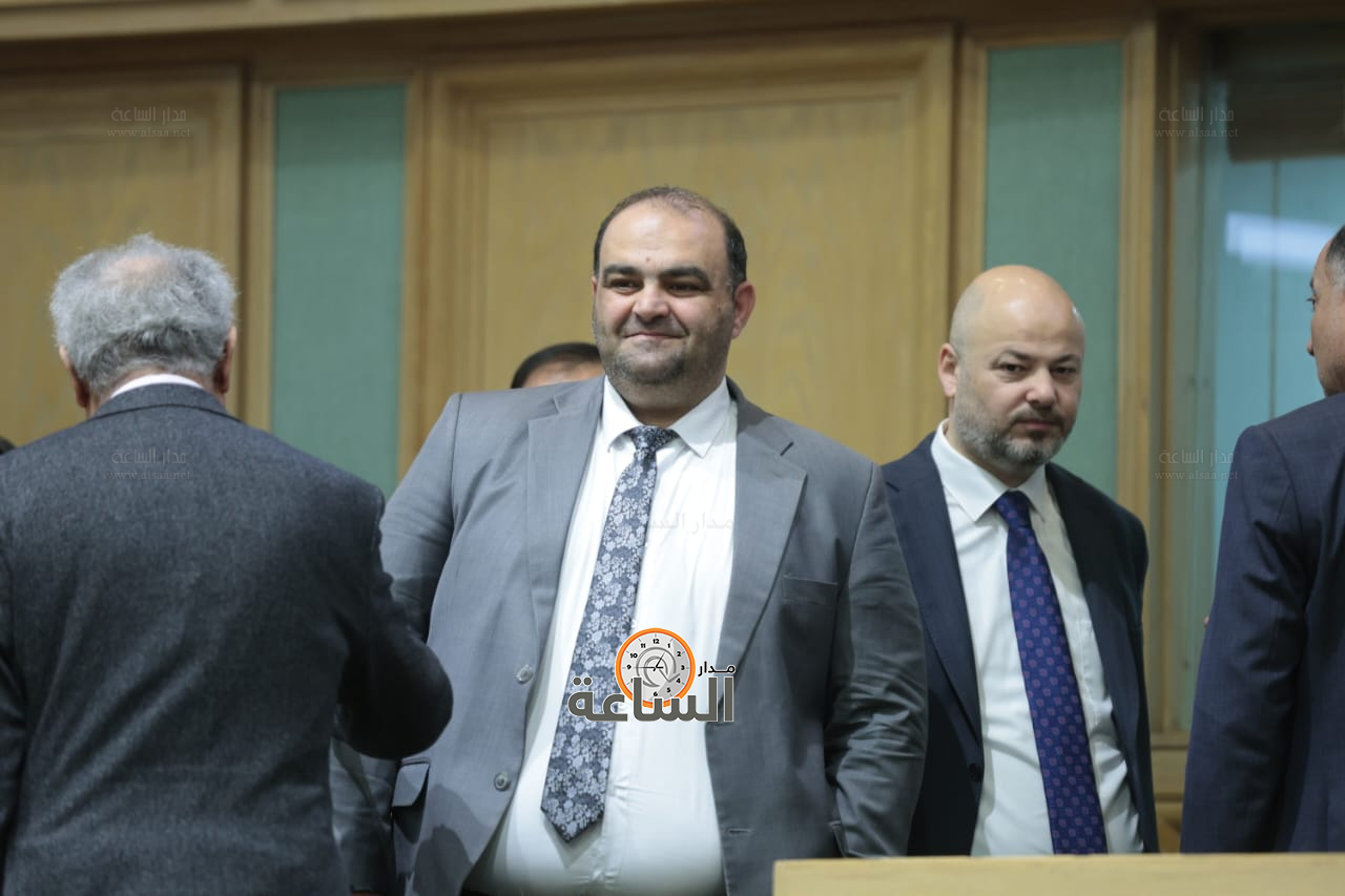 Madar Al-Saa Images 0.409391435748927