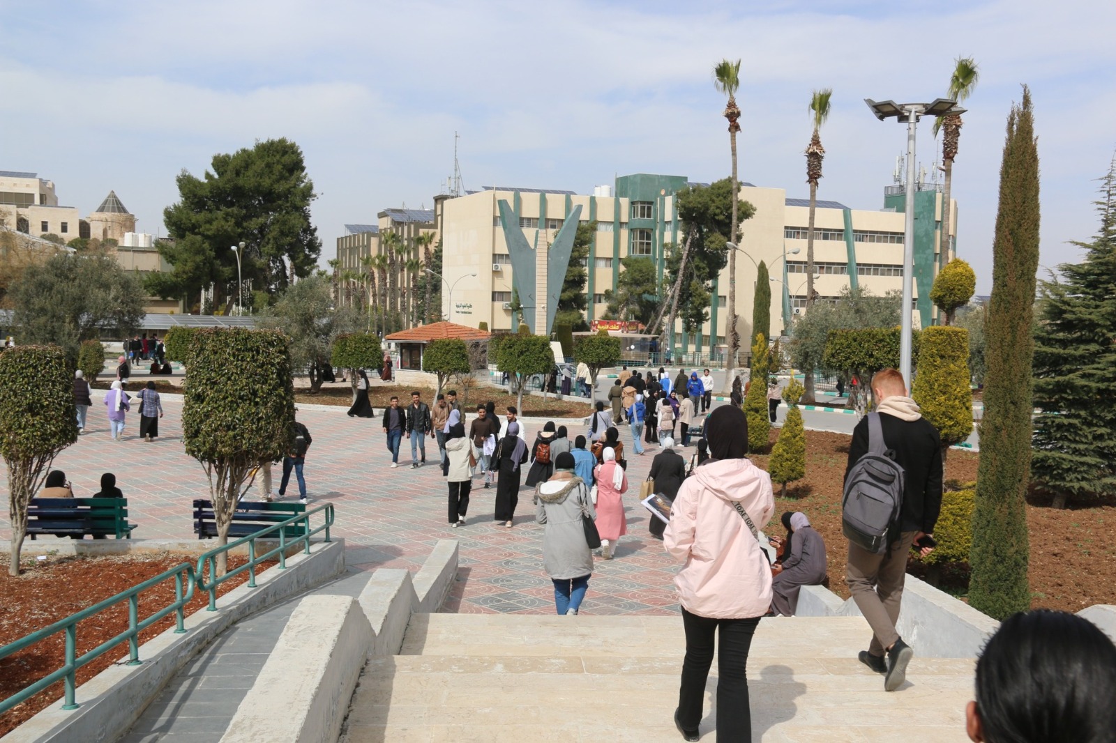 Madar Al-Saa Images 0.8321094958595514