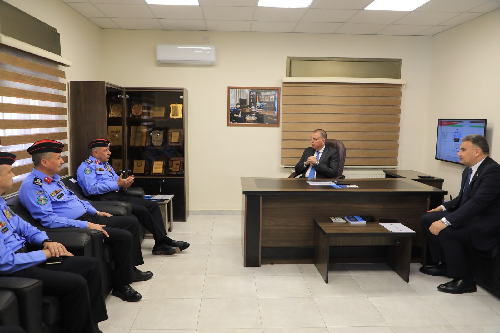 Madar Al-Saa Images 0.4015655403824756