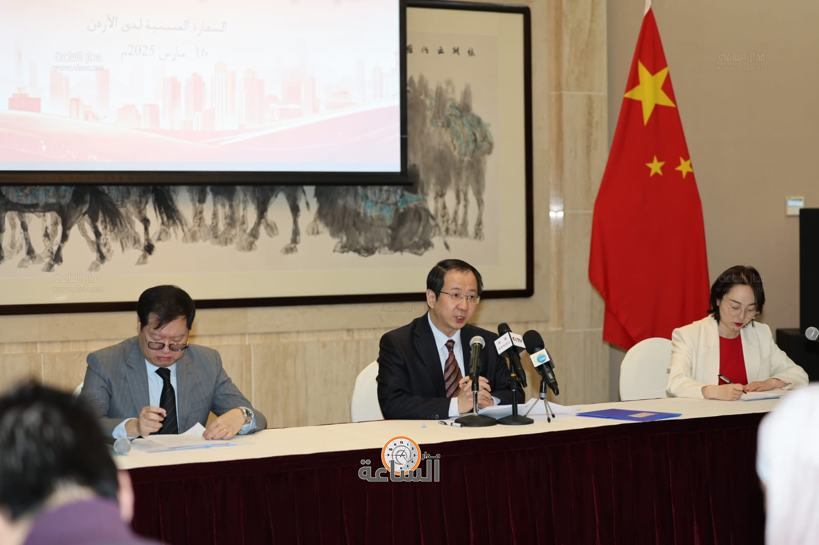 Madar Al-Saa Images 0.37944943673003806