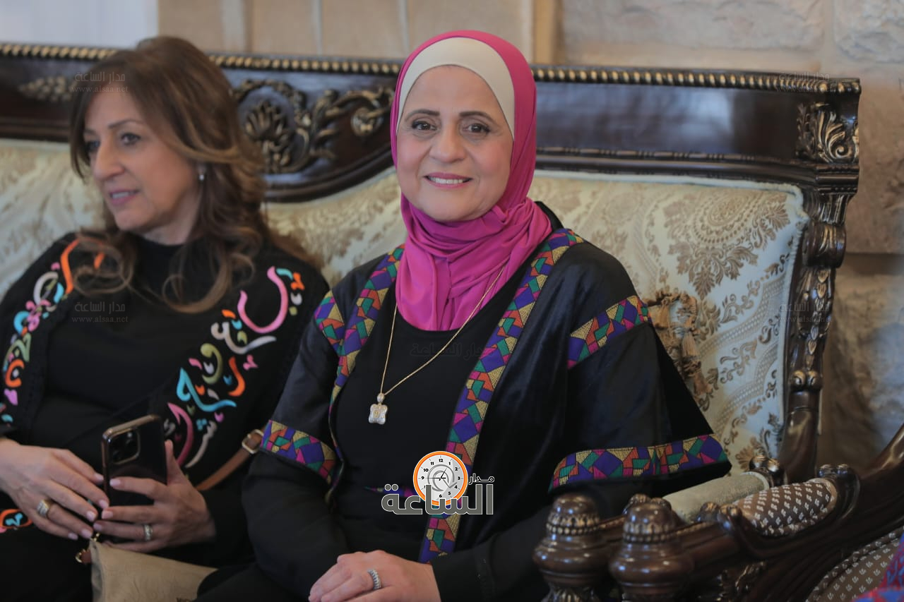 Madar Al-Saa Images 0.037453970420880056