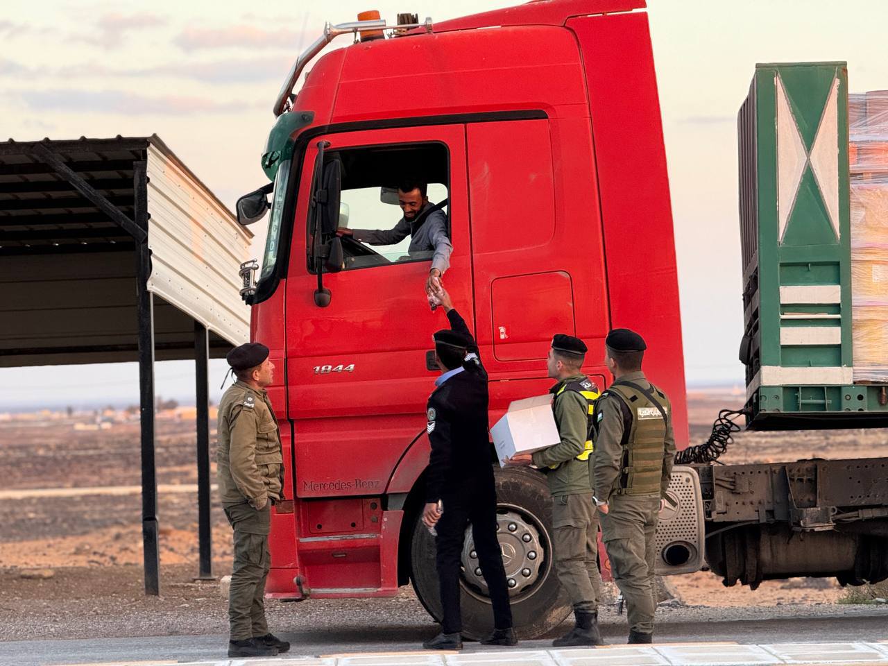 Madar Al-Saa Images 0.8734757307870862