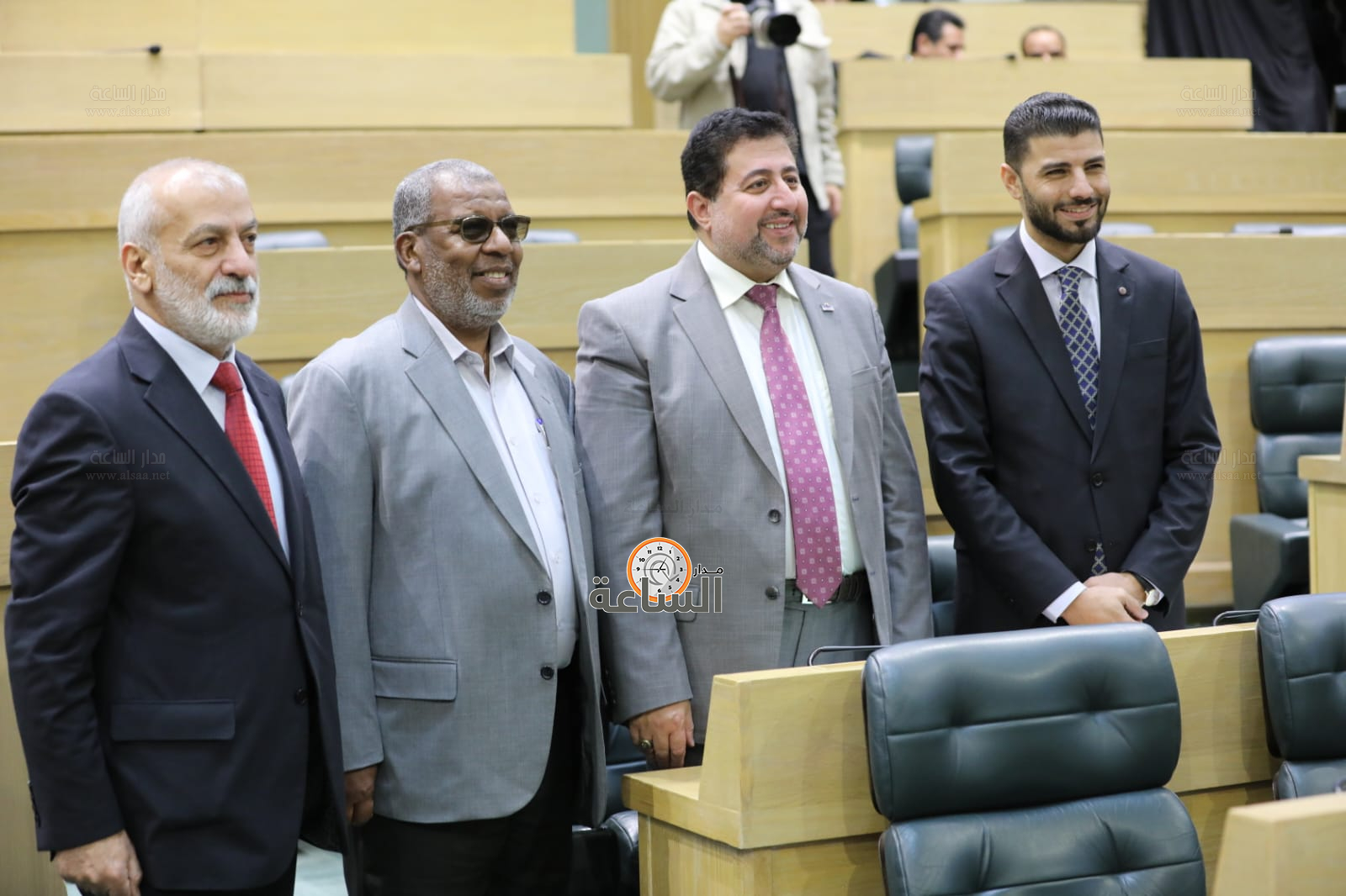 Madar Al-Saa Images 0.5611802806020081