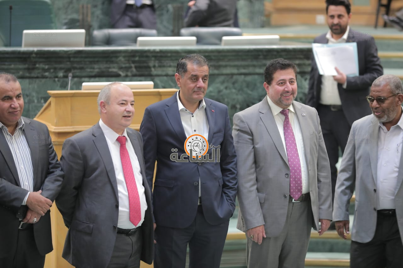 Madar Al-Saa Images 0.010236474619425229