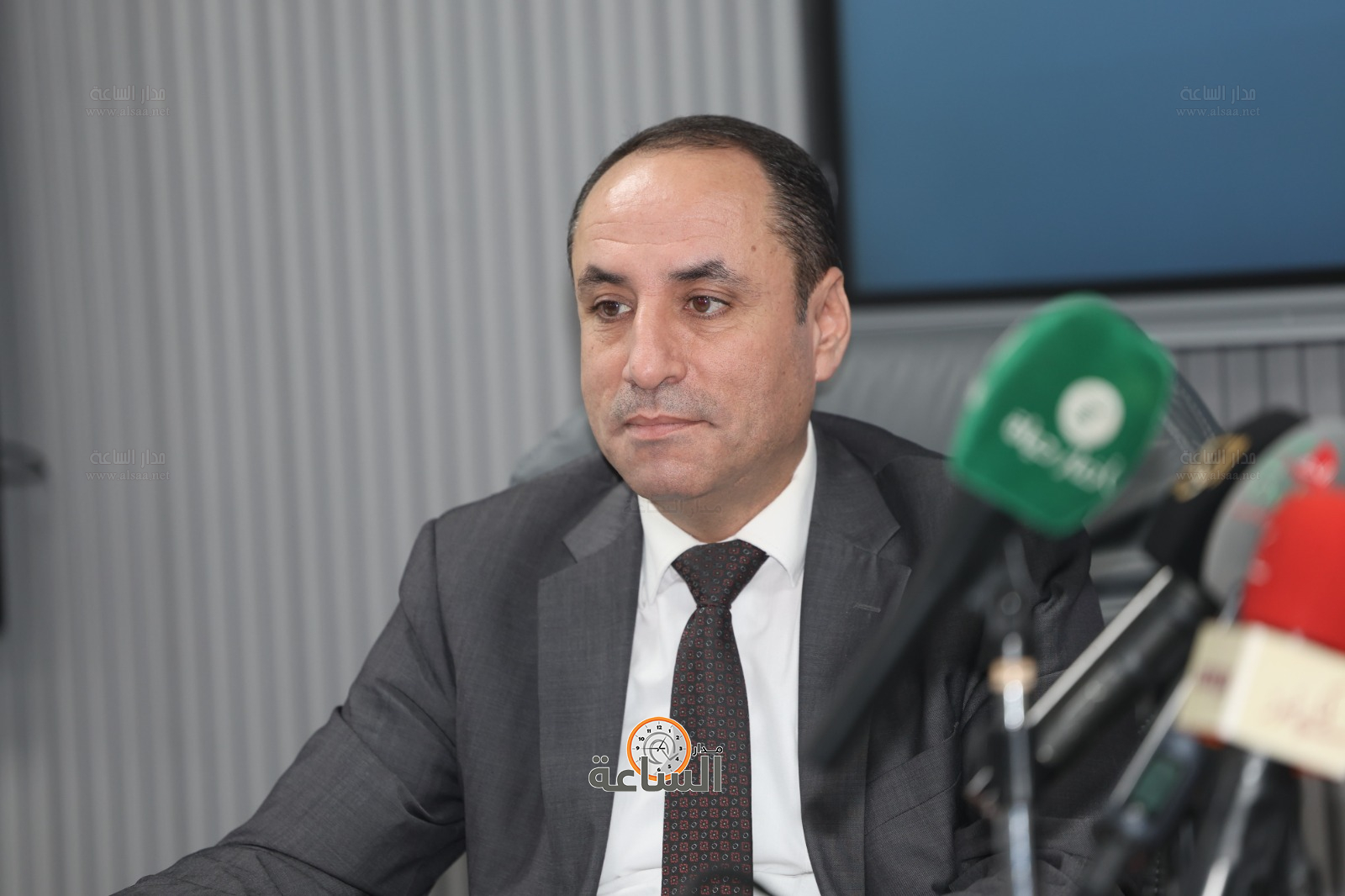 Madar Al-Saa Images 0.8882545416799861