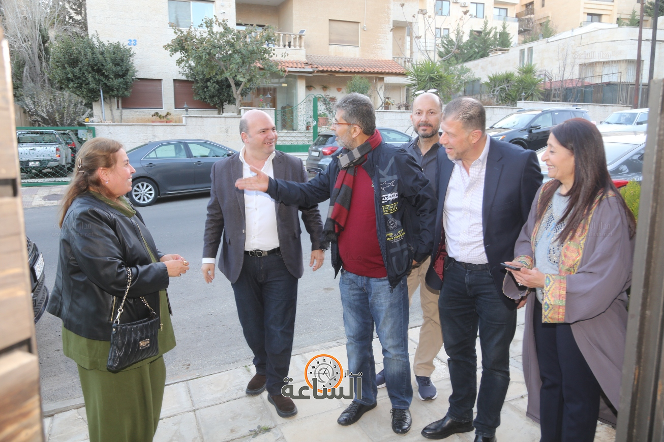 Madar Al-Saa Images 0.3225412184801746