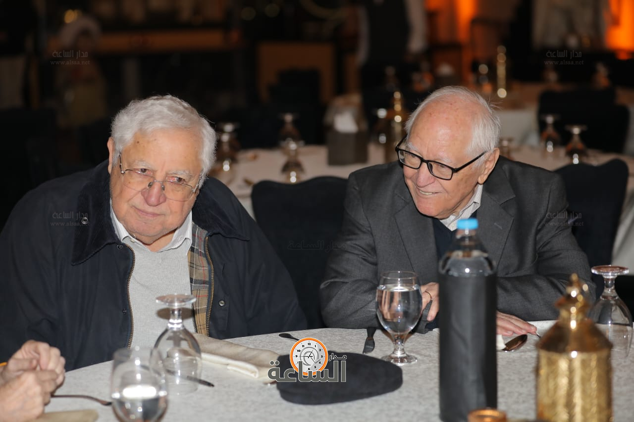 Madar Al-Saa Images 0.8401677353102128