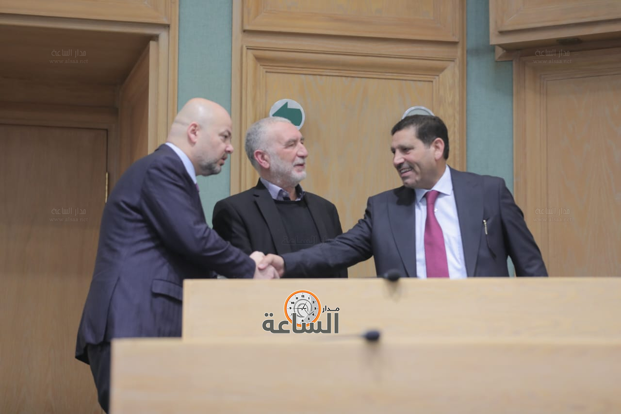 Madar Al-Saa Images 0.3858948593020528