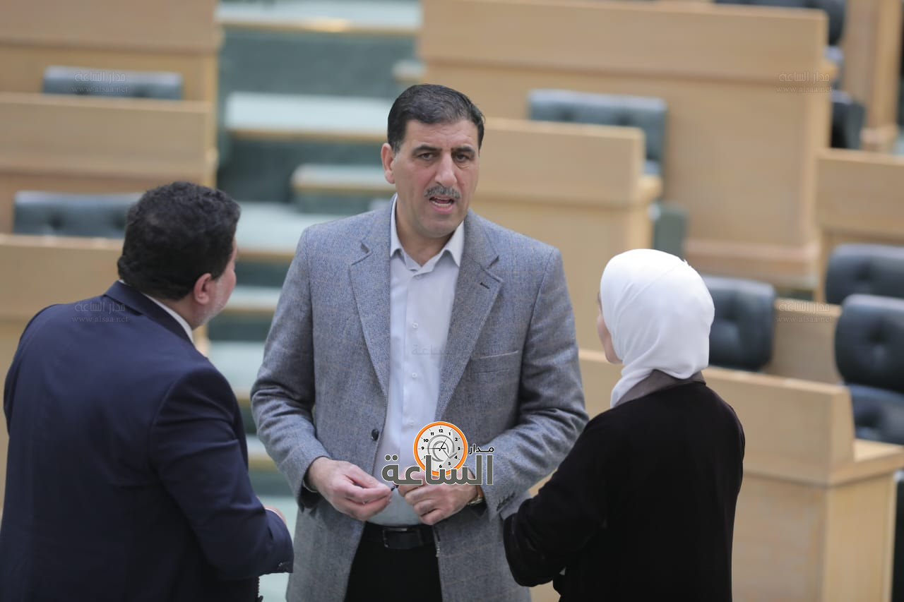 Madar Al-Saa Images 0.6103529393853548