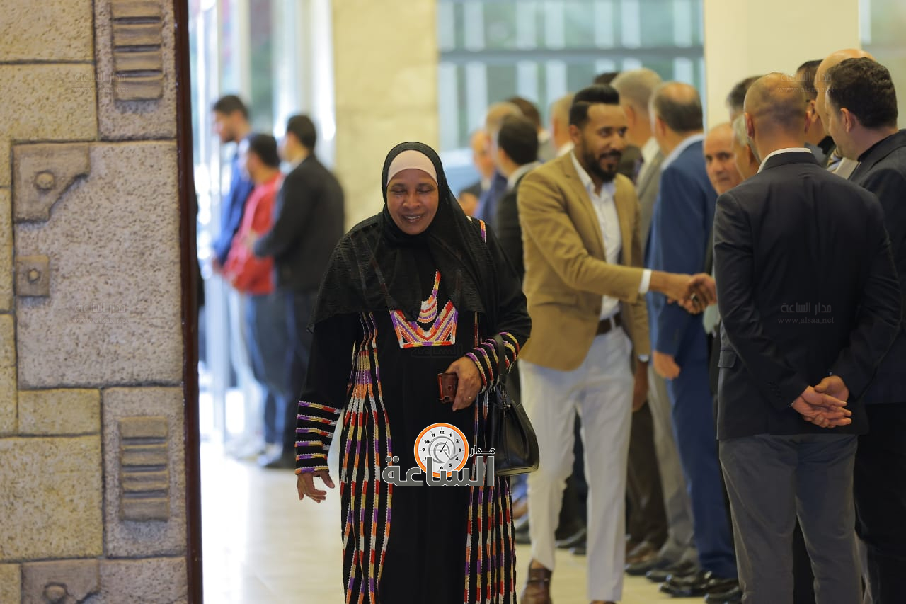 Madar Al-Saa Images 0.4424287339536346