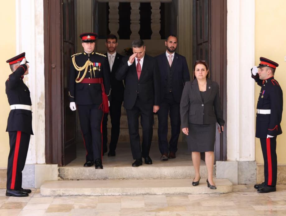 Madar Al-Saa Images 0.21791212889136702