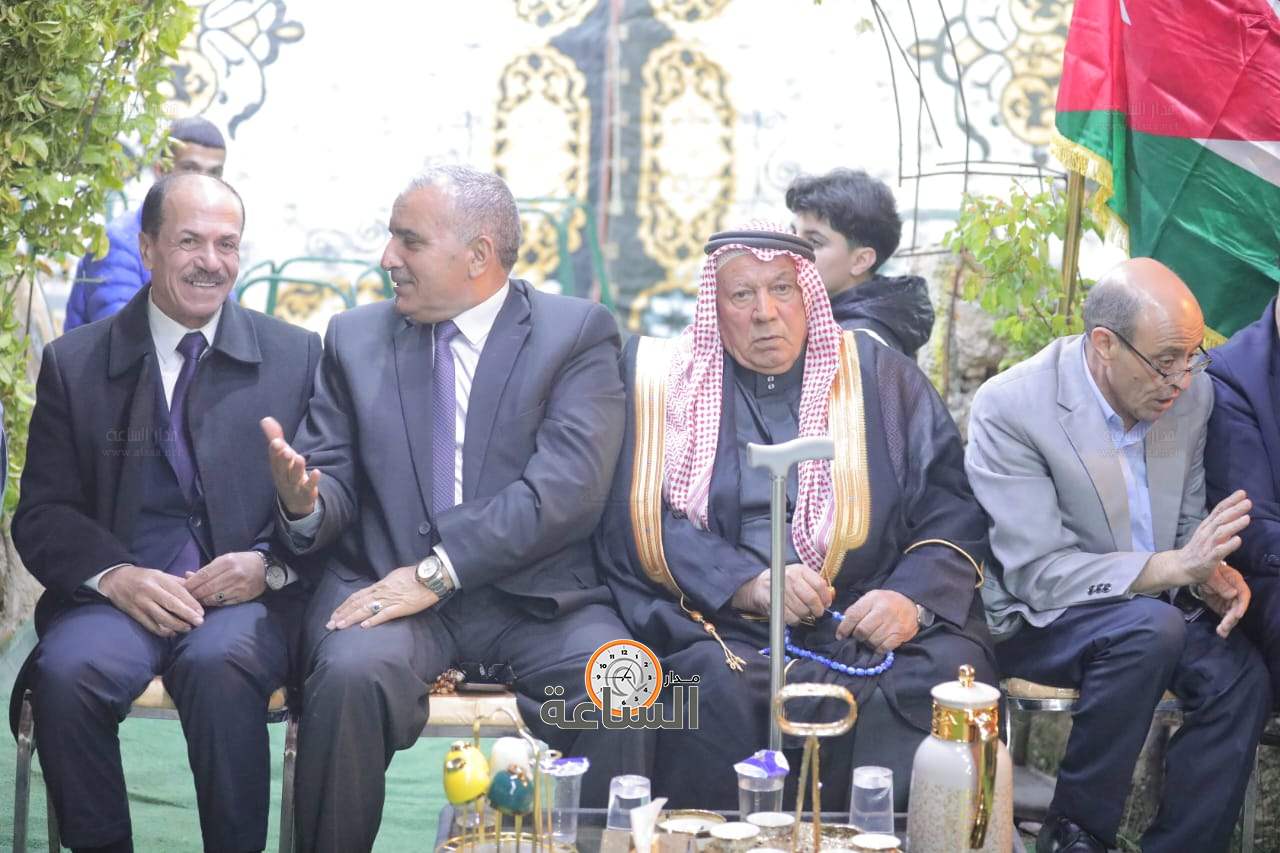 Madar Al-Saa Images 0.546432367493408