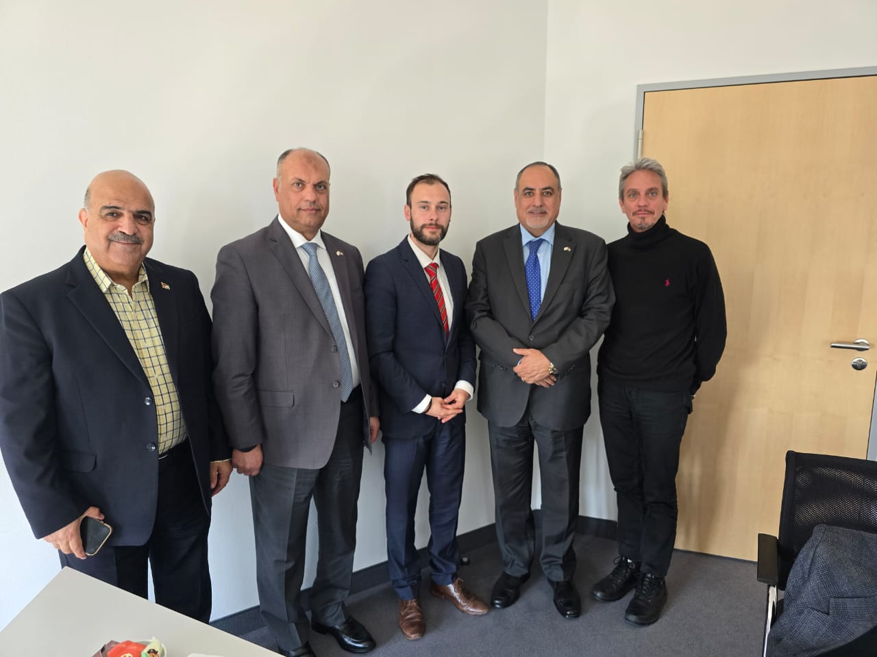 Madar Al-Saa Images 0.906739724258008