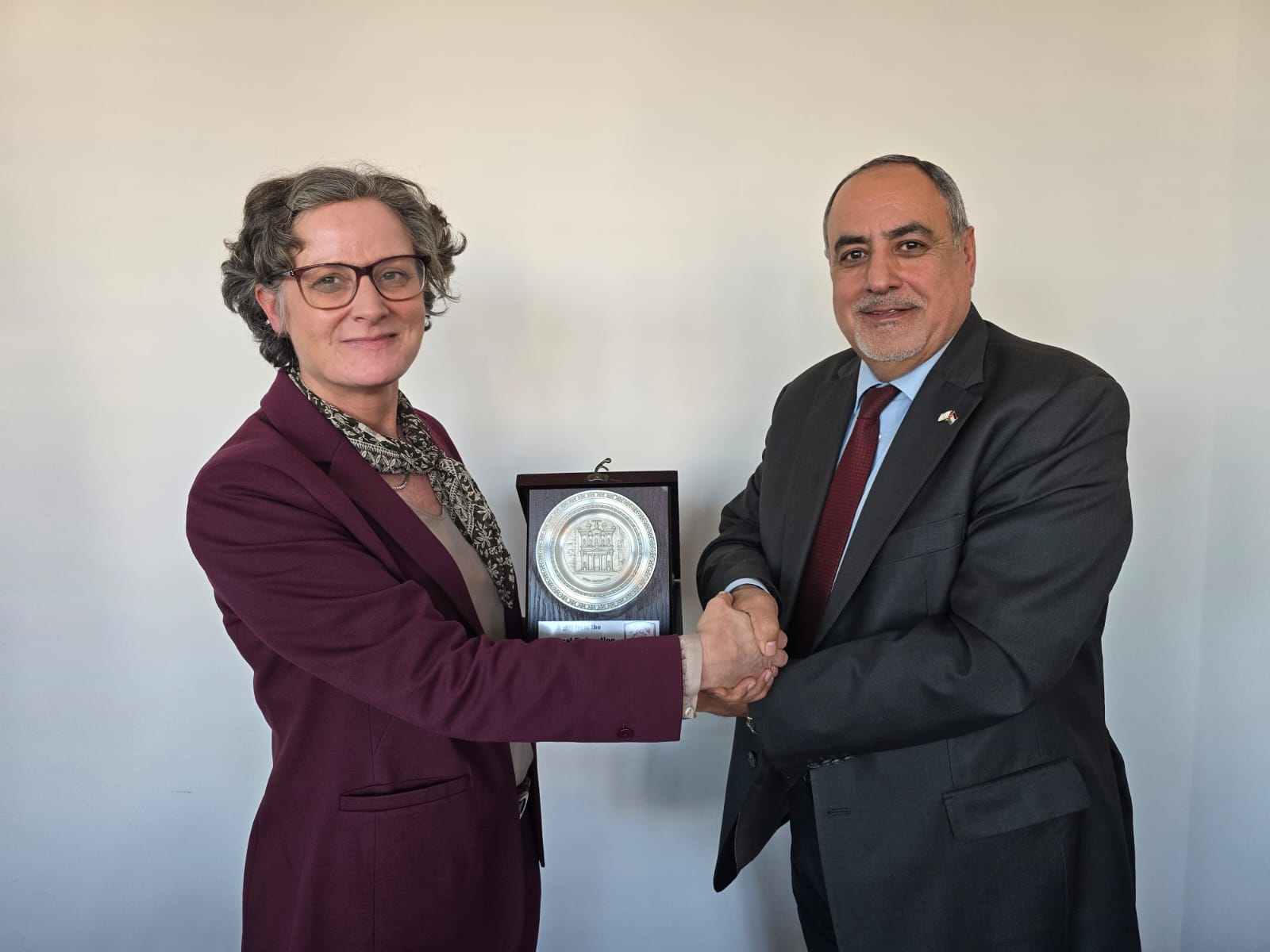 Madar Al-Saa Images 0.6378380415892215