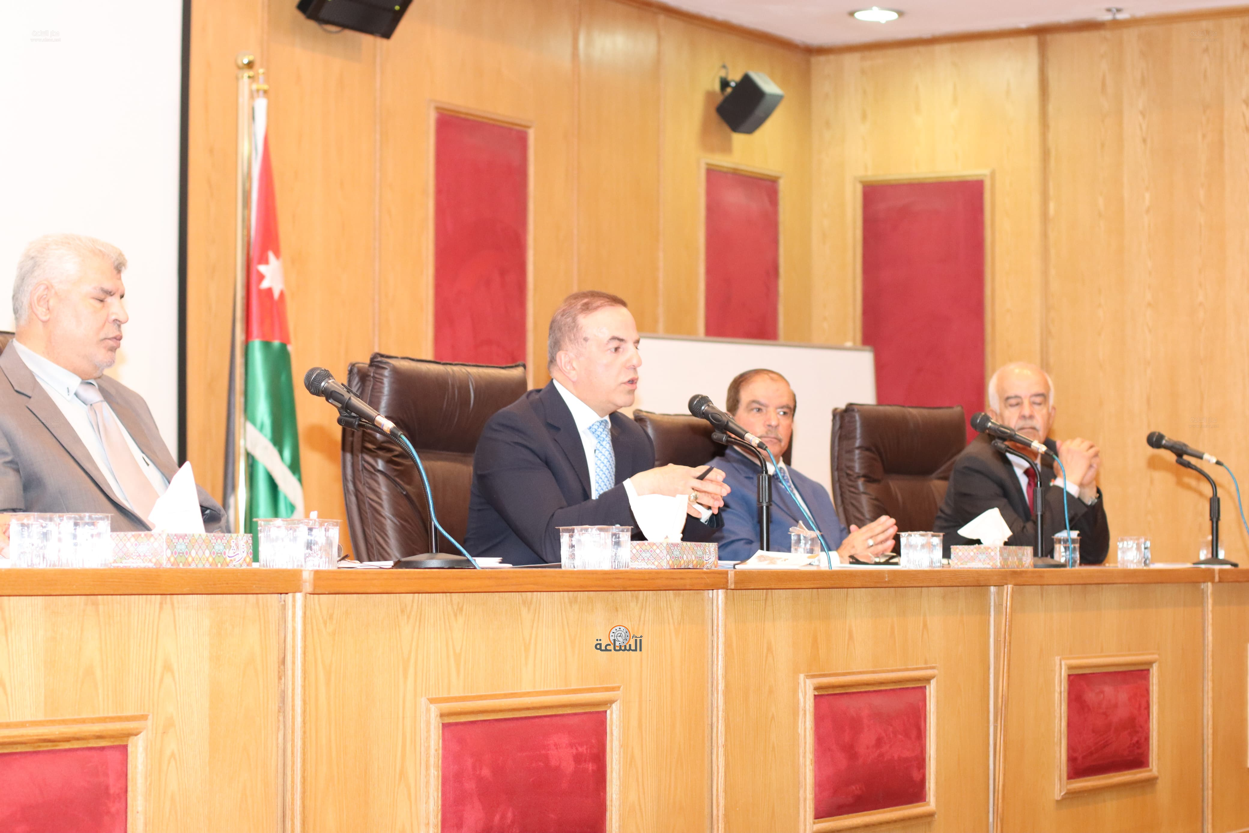 Madar Al-Saa Images 0.9124235162626249