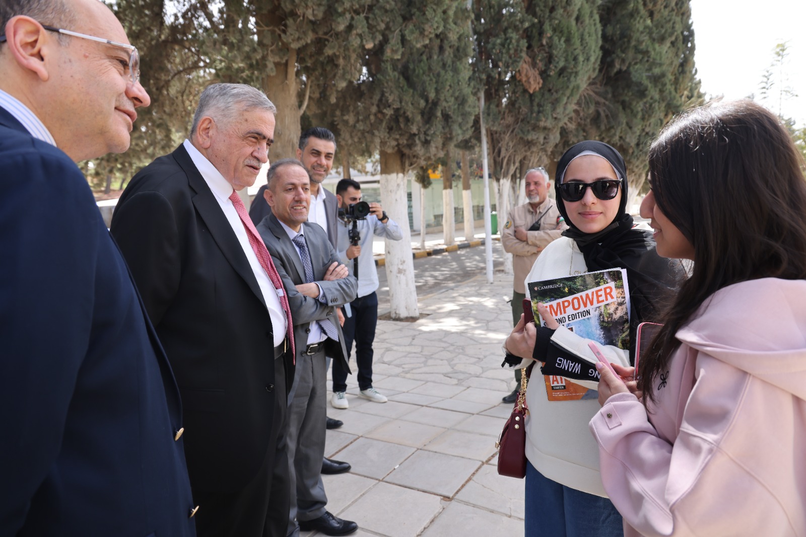 Madar Al-Saa Images 0.4865924375864885