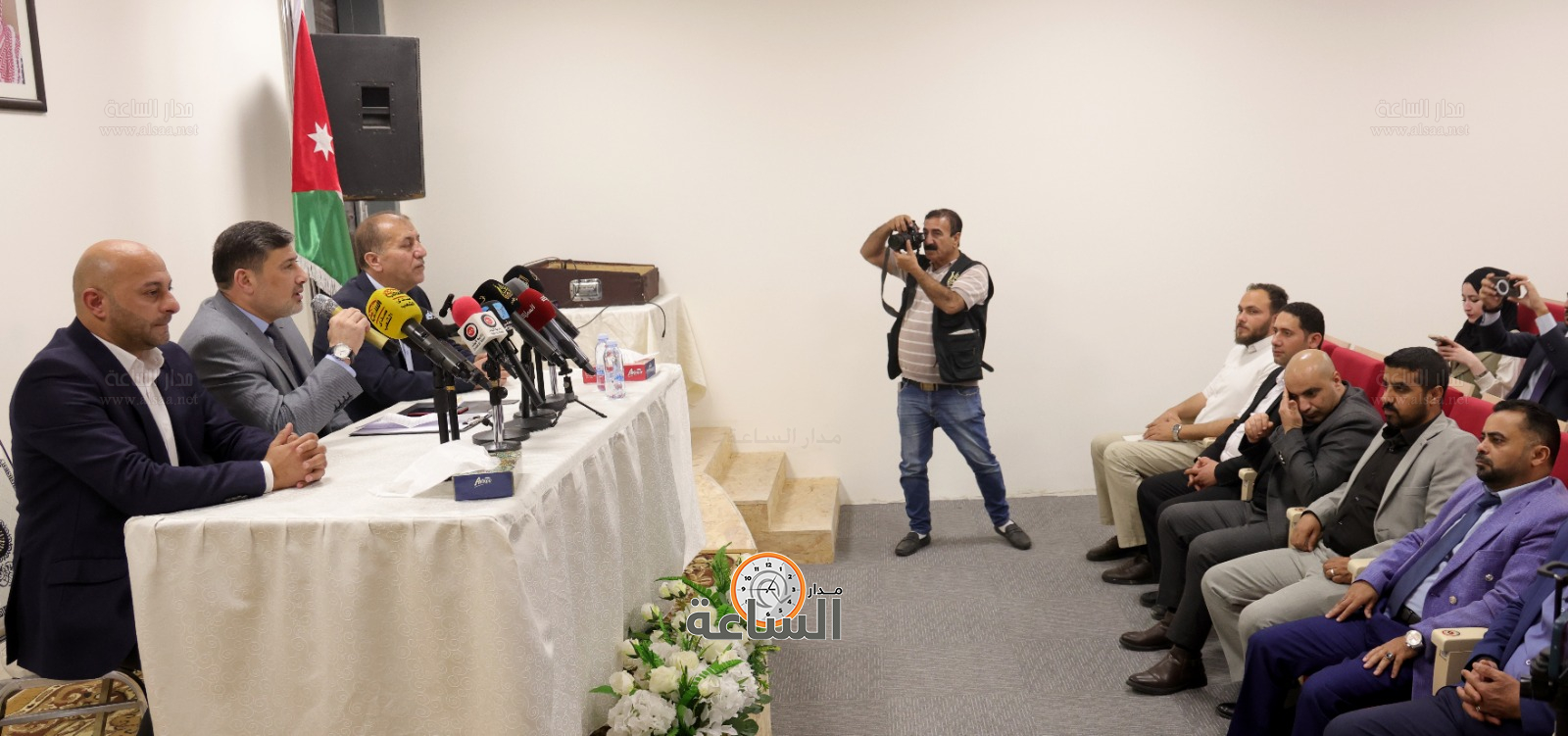 Madar Al-Saa Images 0.9689941359747577