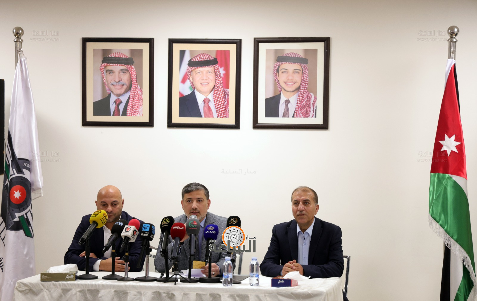 Madar Al-Saa Images 0.4313596212438917