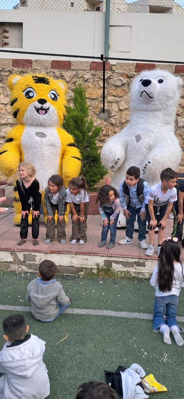 Madar Al-Saa Images 0.9814182316492509