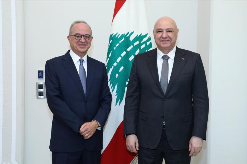 Madar Al-Saa Images 0.05605068591486262