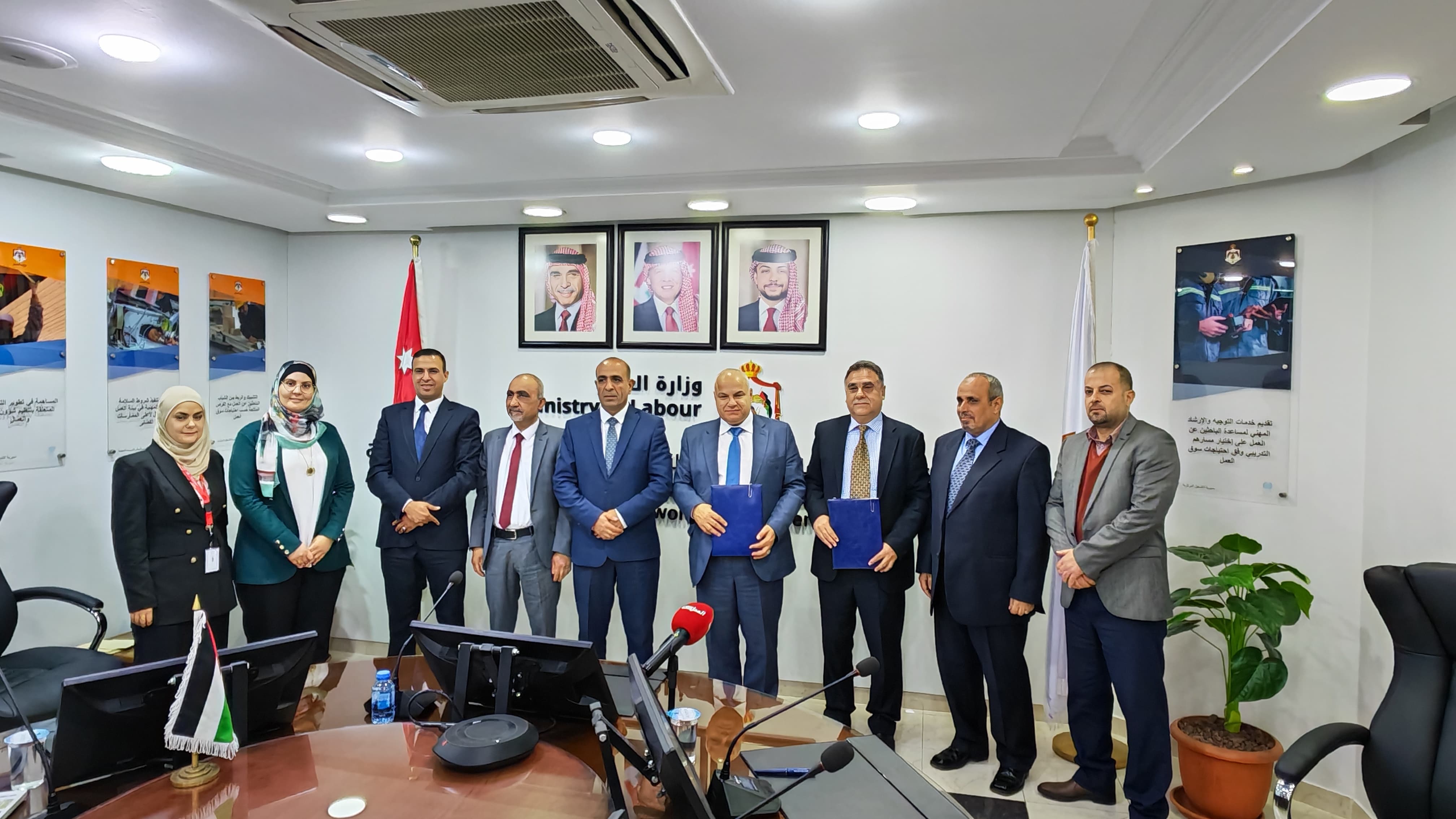 Madar Al-Saa Images 0.39114539555601513