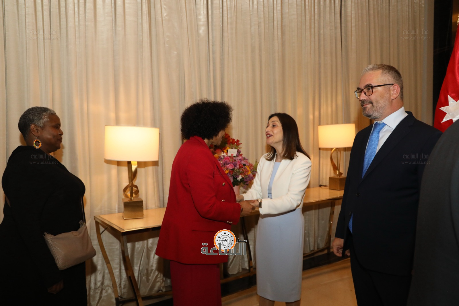 Madar Al-Saa Images 0.8699745368173619