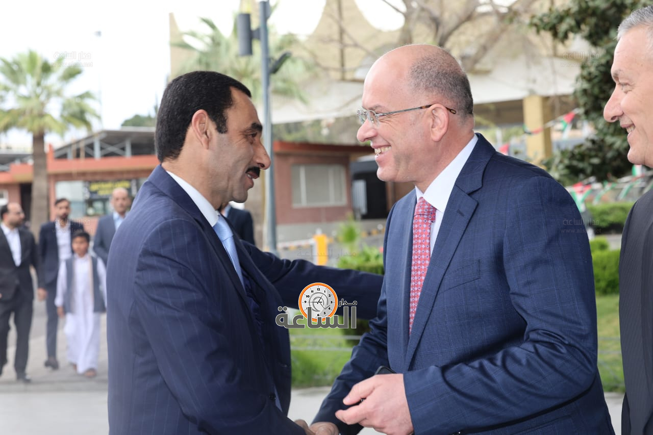 Madar Al-Saa Images 0.44970680963846965