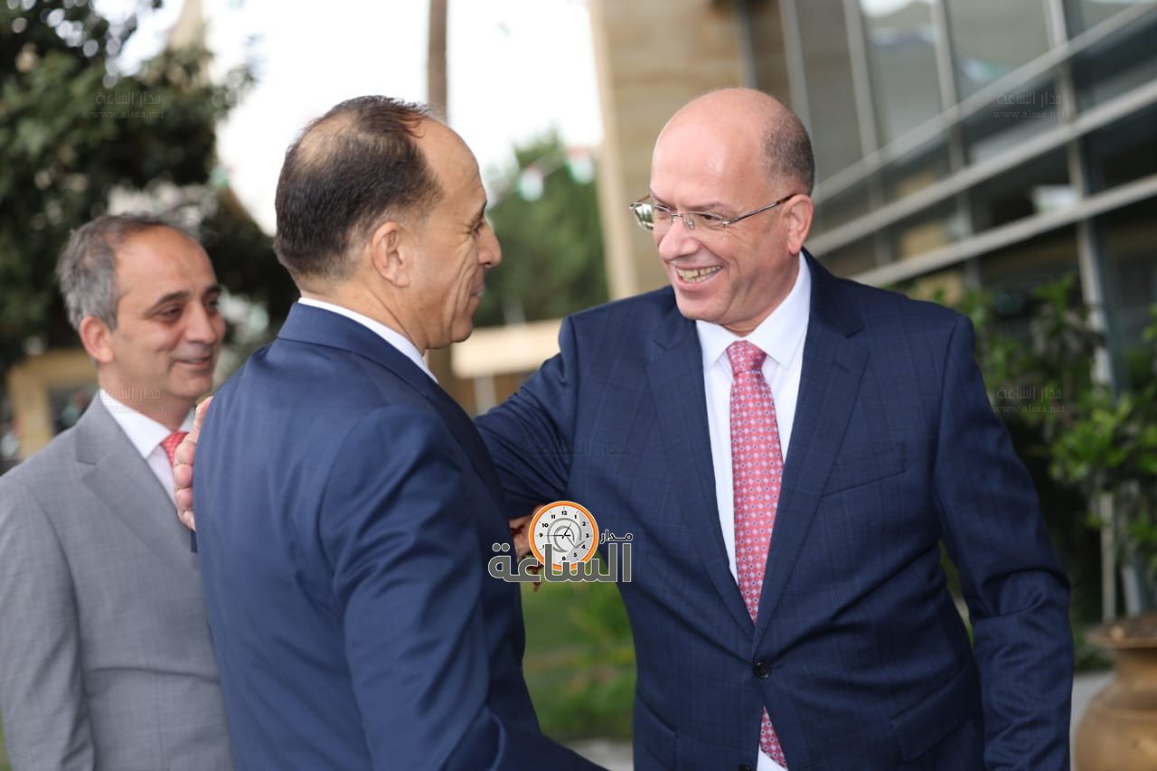 Madar Al-Saa Images 0.9865623782194648