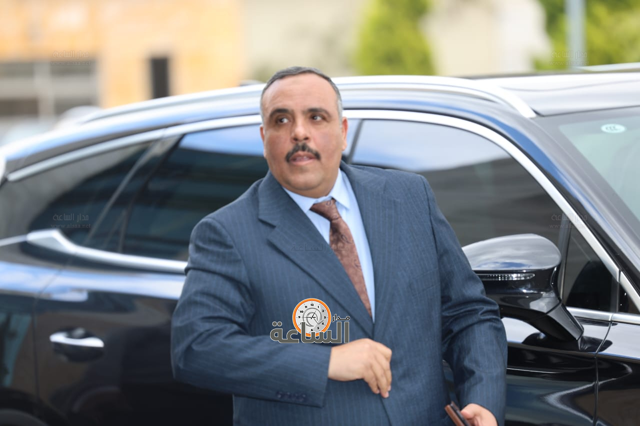 Madar Al-Saa Images 0.01752028747596035