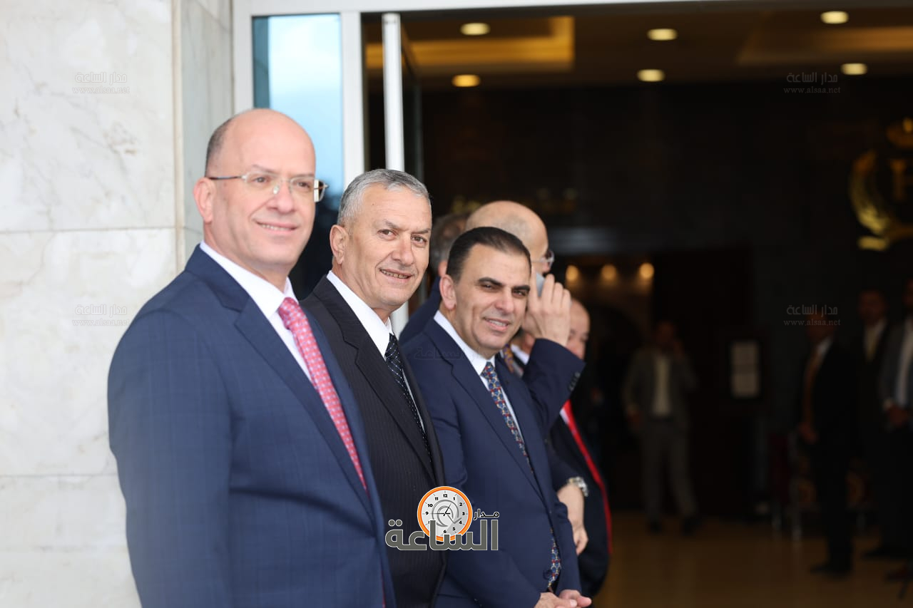 Madar Al-Saa Images 0.45491873912161507