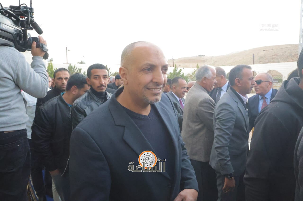 Madar Al-Saa Images 0.049421382357629495