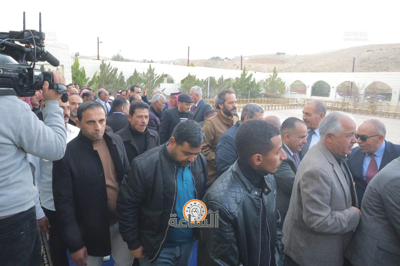 Madar Al-Saa Images 0.7680382360114648