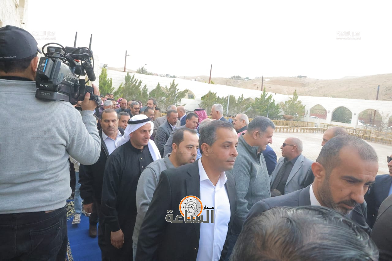 Madar Al-Saa Images 0.40407375585444016