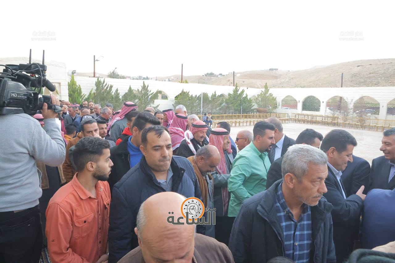 Madar Al-Saa Images 0.8793120562007001