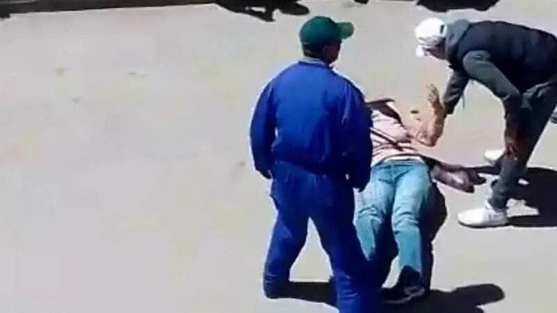 

الأستاذة بعد الاعتداء عليها

