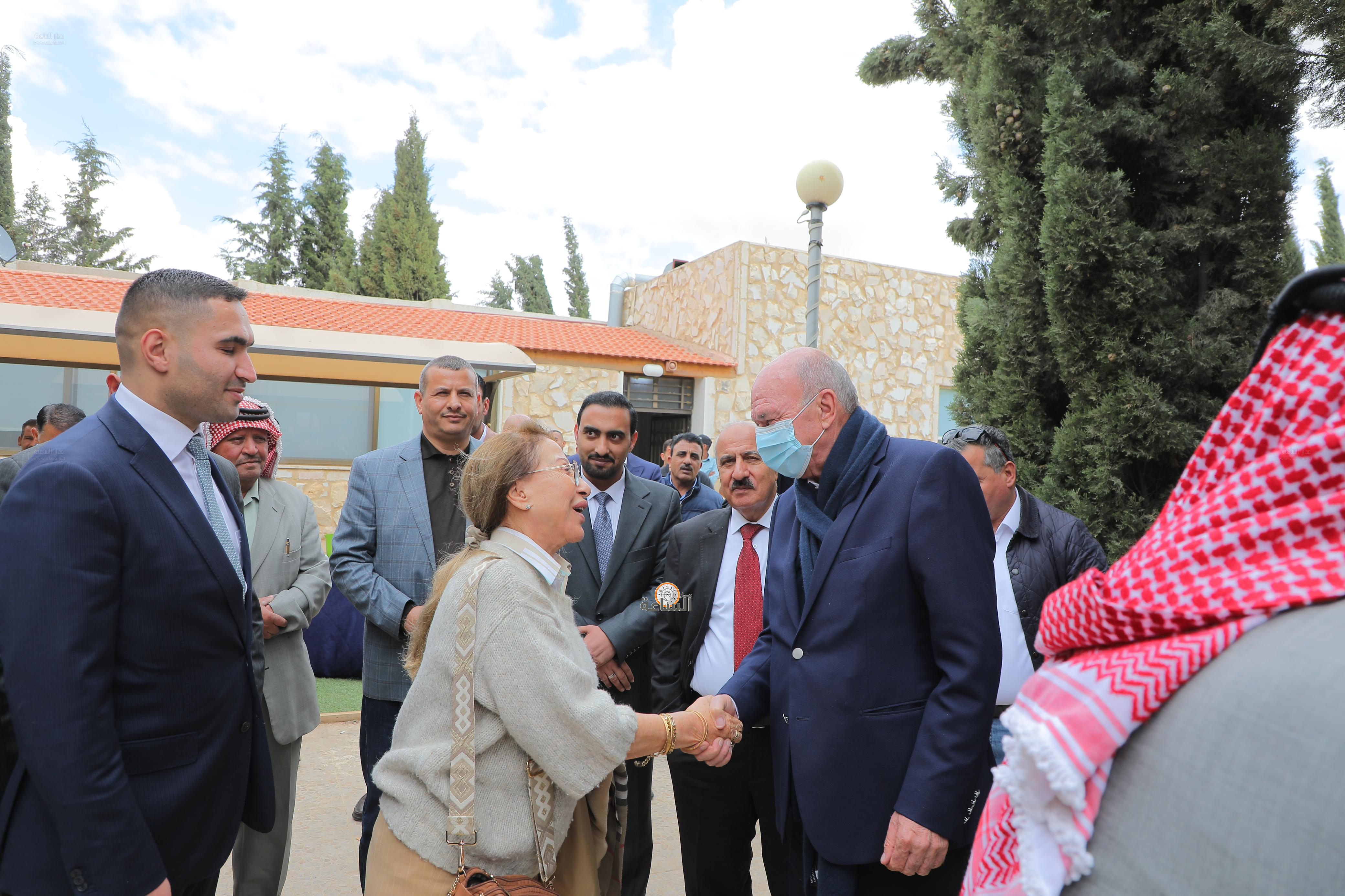 Madar Al-Saa Images 0.7169717559422174