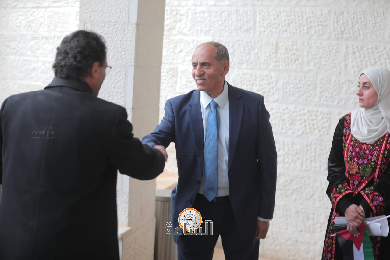 Madar Al-Saa Images 0.6812354320918955