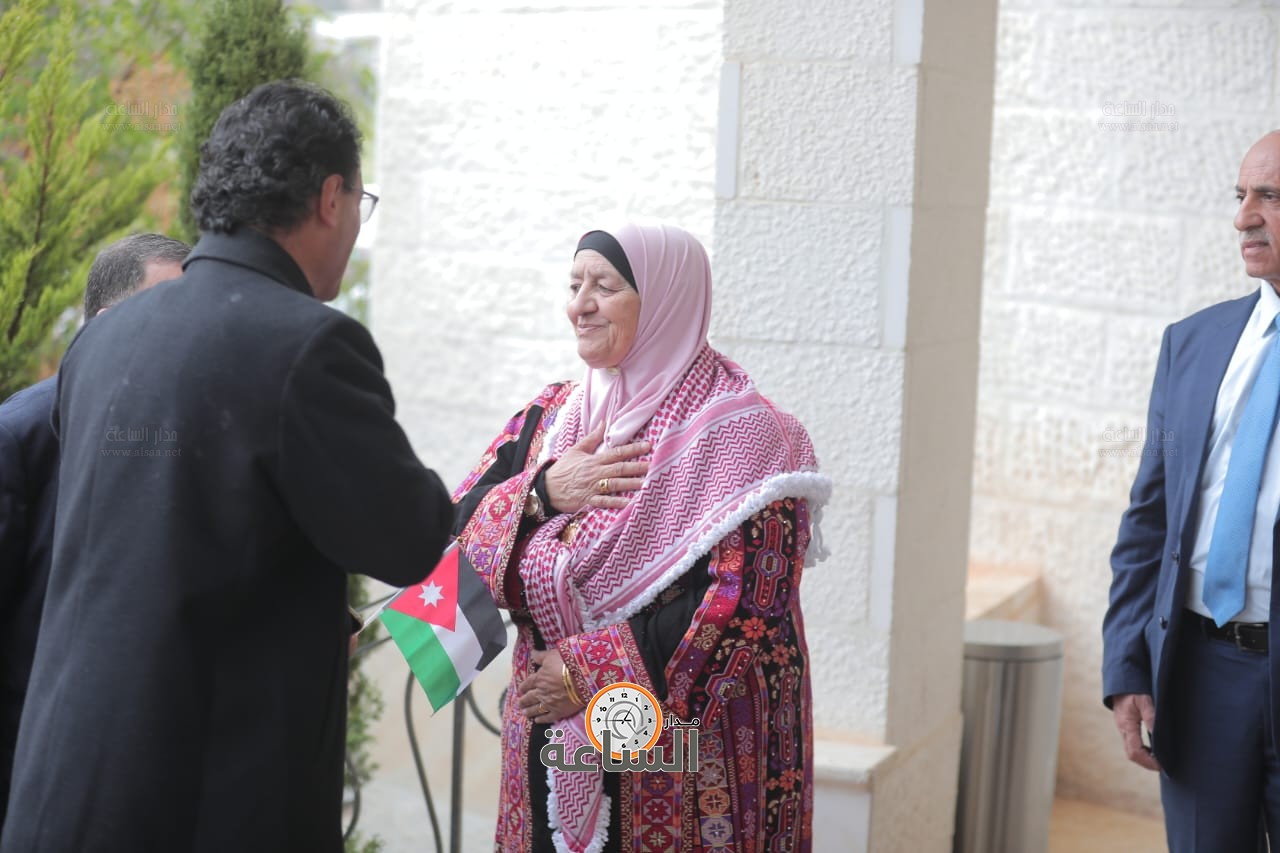 Madar Al-Saa Images 0.17436494866383623