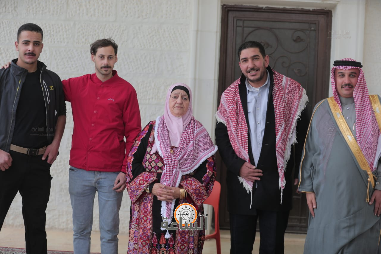 Madar Al-Saa Images 0.4046138846280263