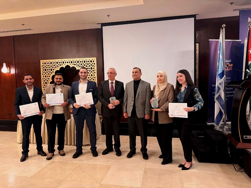 Madar Al-Saa Images 0.802495563846977