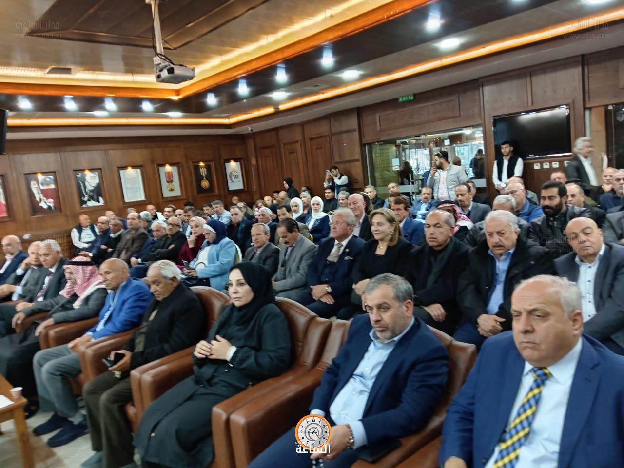 Madar Al-Saa Images 0.8180919889654122