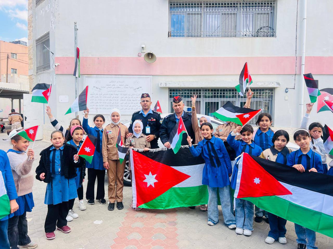 Madar Al-Saa Images 0.07993580018086321