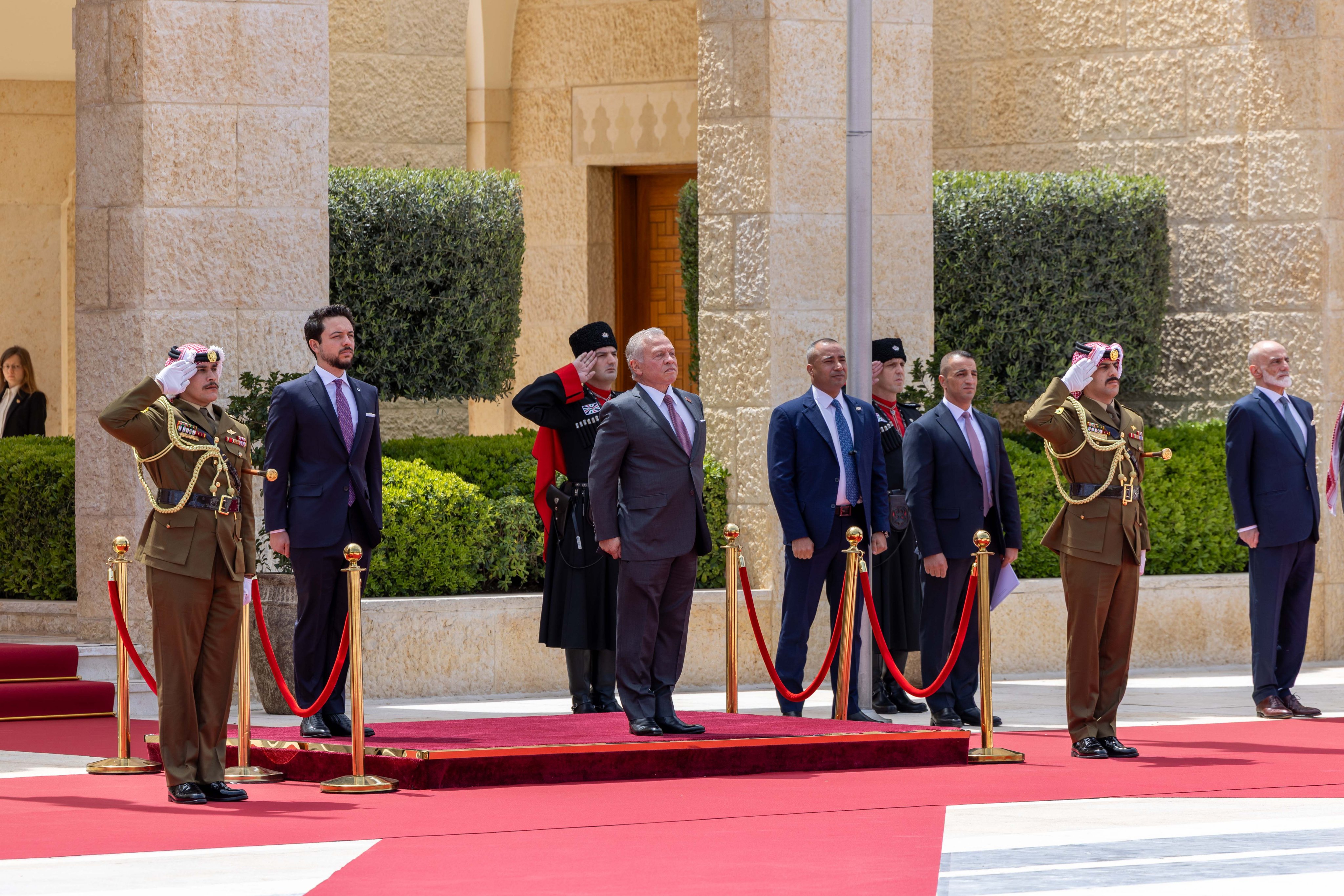 Madar Al-Saa Images 0.8282863328588731