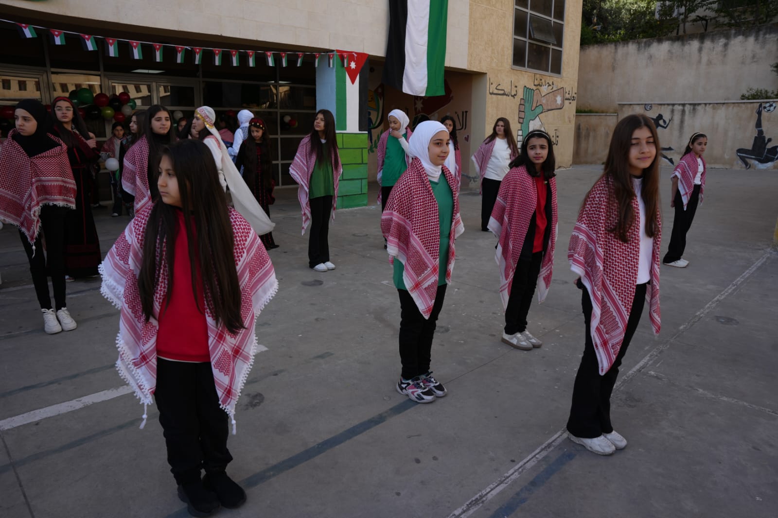 Madar Al-Saa Images 0.3516061057912975