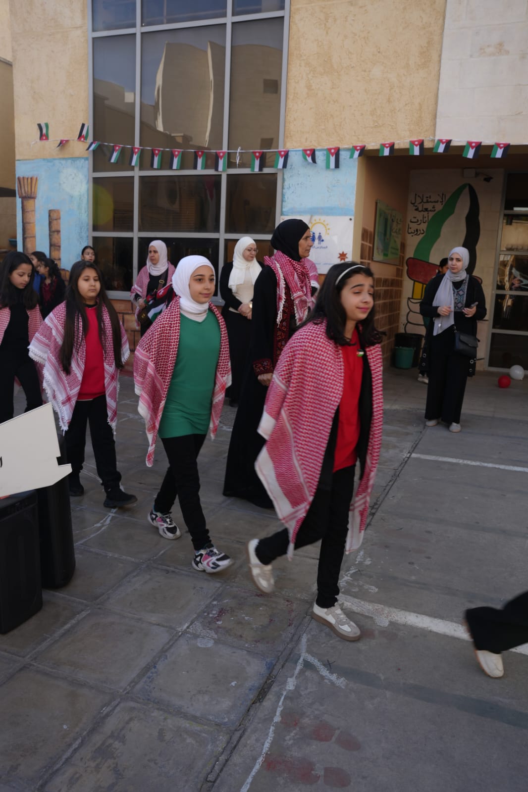 Madar Al-Saa Images 0.9370758941017054