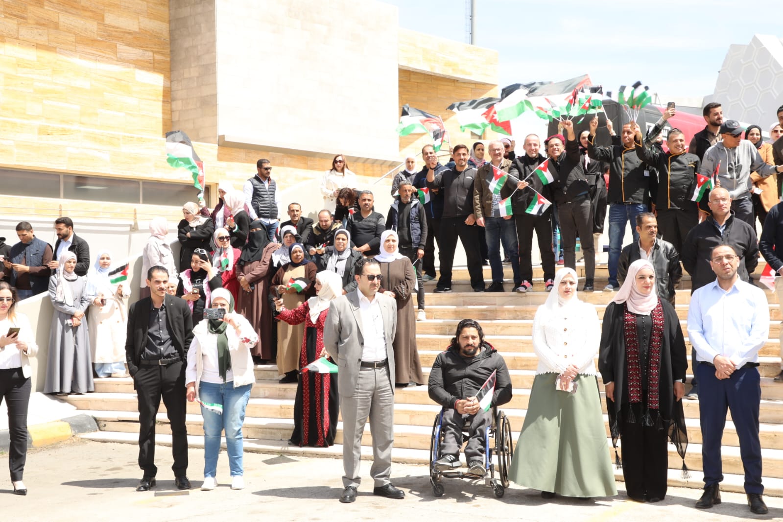 Madar Al-Saa Images 0.4867499054051594