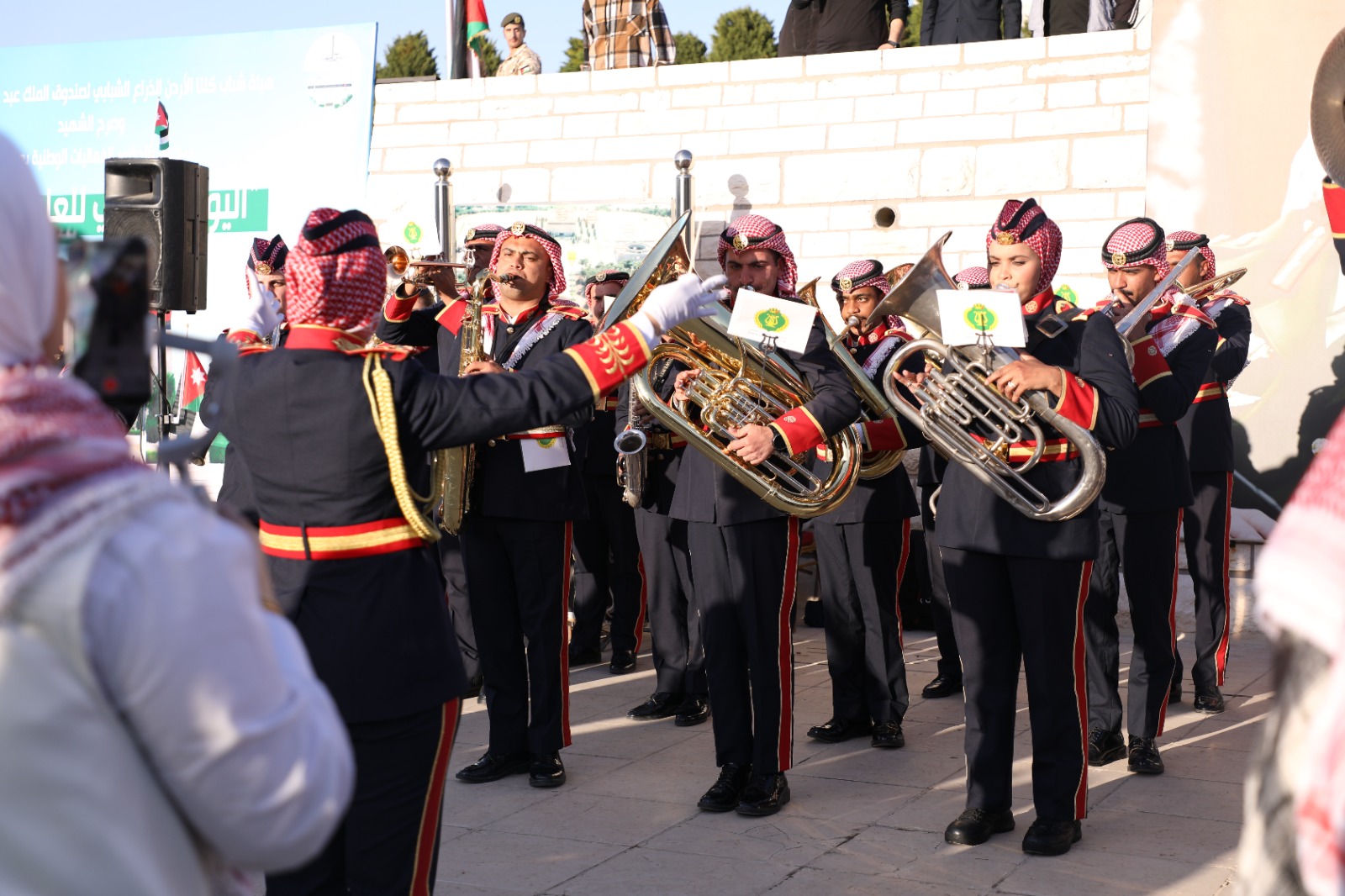 Madar Al-Saa Images 0.447448302146626