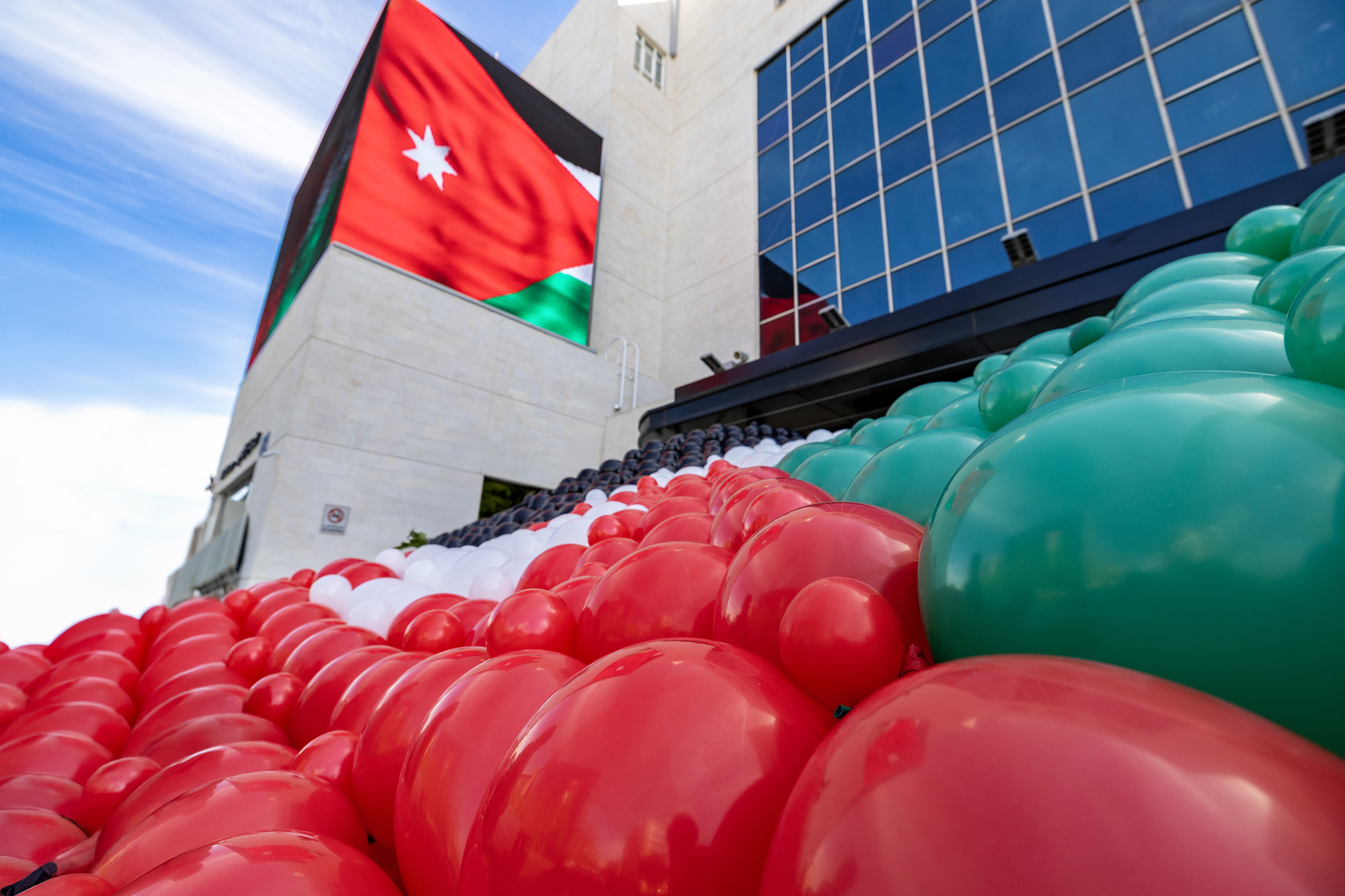 Madar Al-Saa Images 0.6043693844502364