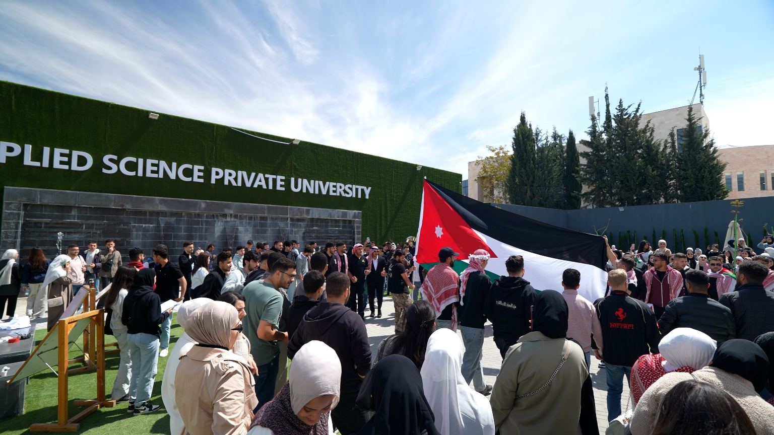 Madar Al-Saa Images 0.3105383475202852