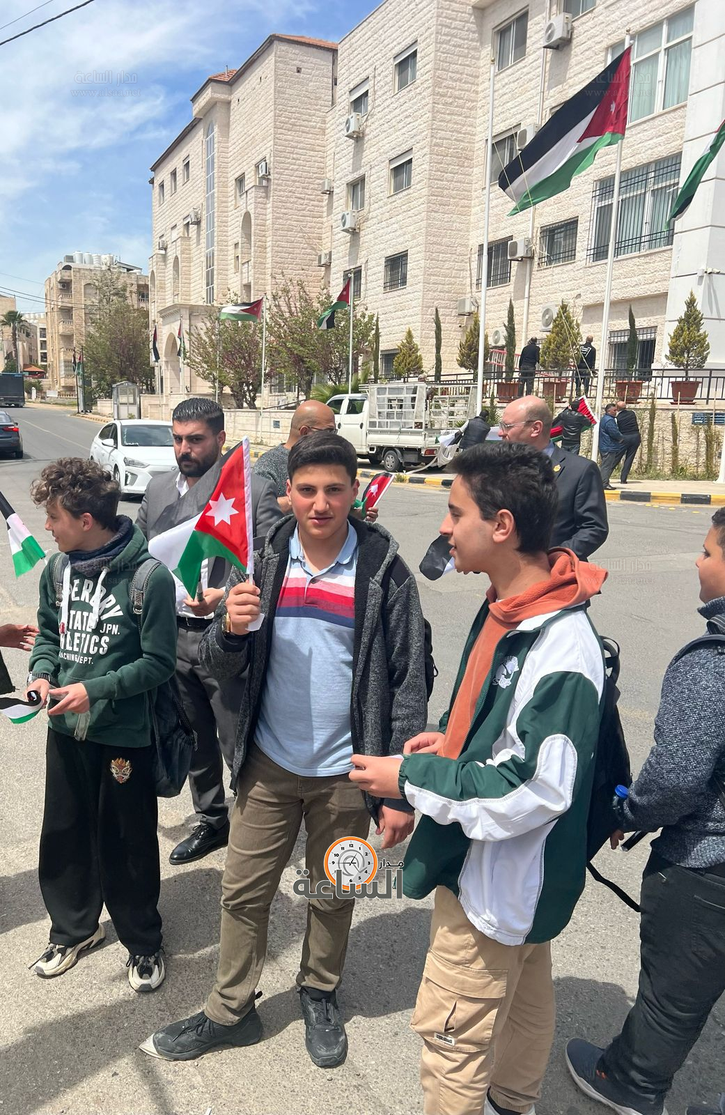 Madar Al-Saa Images 0.7188004263421773